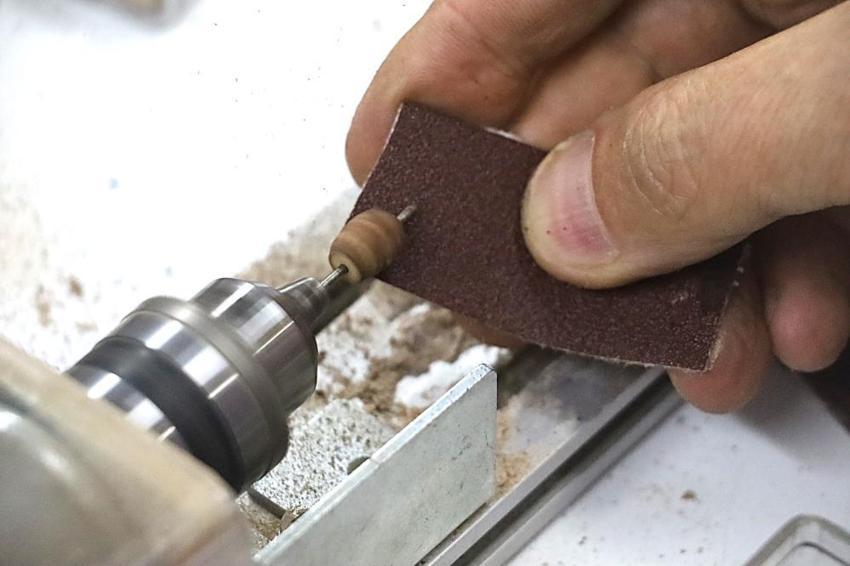 Sivaslı usta geri dönüşümden ilham aldı, atıkları çöpe gitmekten kurtarıp sanat eserine dönüştürdü!