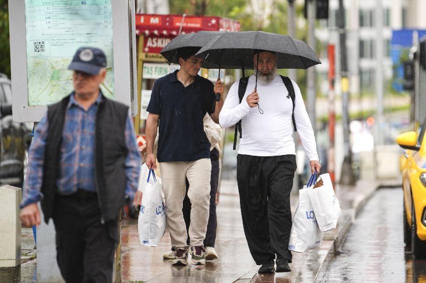 Gök gürültülü sağanak yağışlar 60 ilde etkili olacak! Meteoroloji ani sel, su baskını, yıldırım, yerel dolu yağışı ve heyelana karşı uyardı