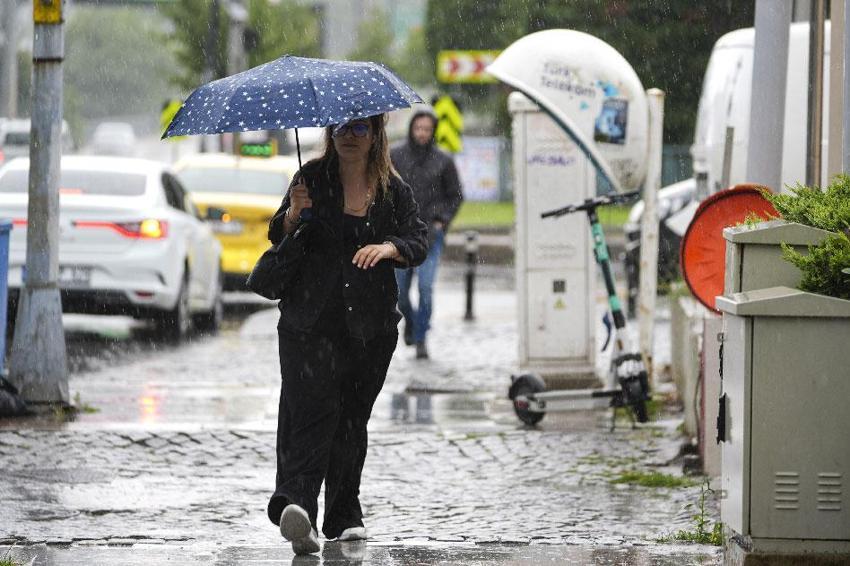 Gök gürültülü sağanak yağışlar 60 ilde etkili olacak! Meteoroloji ani sel, su baskını, yıldırım, yerel dolu yağışı ve heyelana karşı uyardı