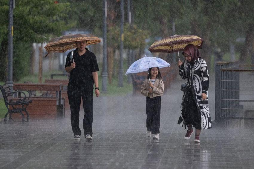 Gök gürültülü sağanak yağışlar 60 ilde etkili olacak! Meteoroloji ani sel, su baskını, yıldırım, yerel dolu yağışı ve heyelana karşı uyardı