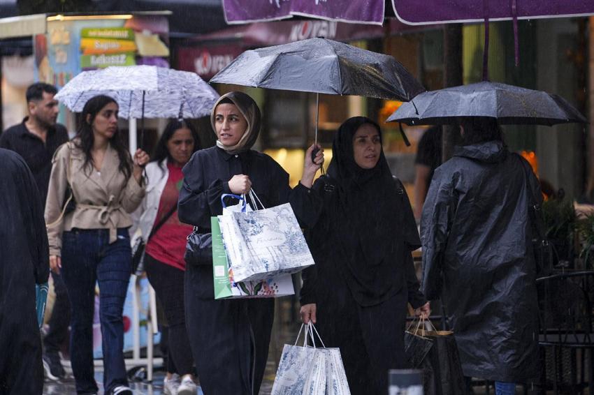 Gök gürültülü sağanak yağışlar 60 ilde etkili olacak! Meteoroloji ani sel, su baskını, yıldırım, yerel dolu yağışı ve heyelana karşı uyardı