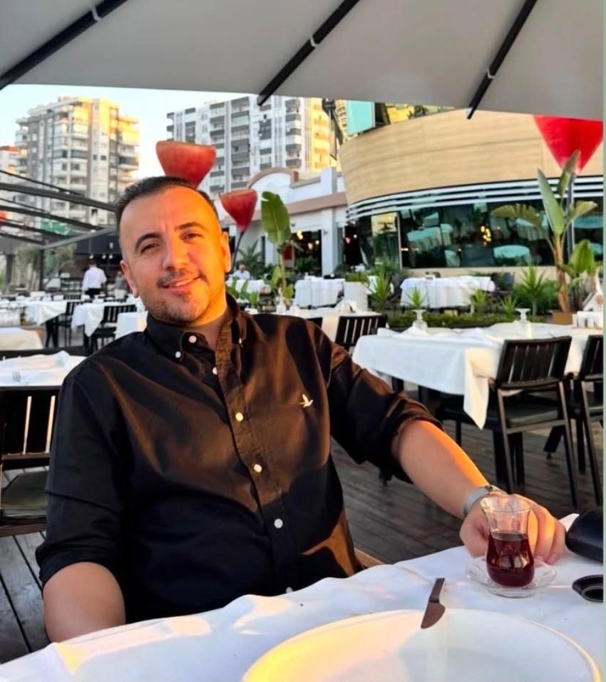 Dondurmacıdaki dehşete düşüren görüntüler ortaya çıktı! Önce cep telefonundaki kişiye el salladı, sonra tabancayla öldürdü