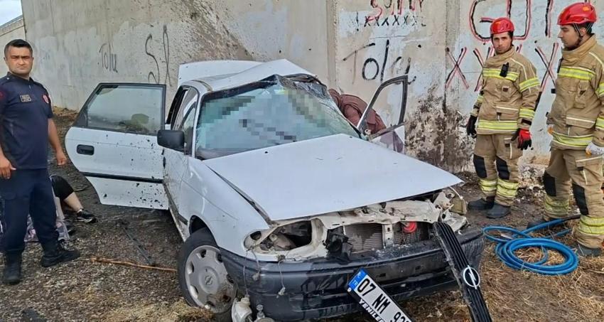 Köprülü kavşakta feci kaza 3 kişi hayatını kaybetti, biri çocuk 2 kişi ağır yaralandı
