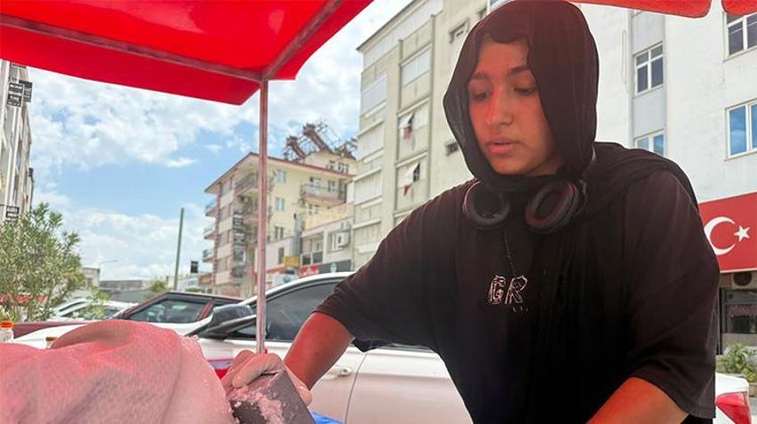 Babası 2 bin 350 metreden bedava topluyor! 14 yaşındaki Kübra'nın tezgâhında alıcı buluyor