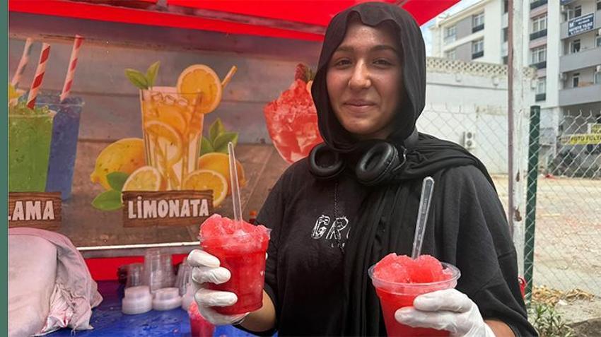 Babası 2 bin 350 metreden bedava topluyor! 14 yaşındaki Kübra'nın tezgâhında alıcı buluyor