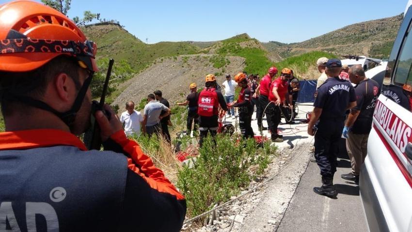 Antalya'da katliam gibi kaza! Kamyonet, uçuruma yuvarlandı; aynı aileden 5 kişi öldü