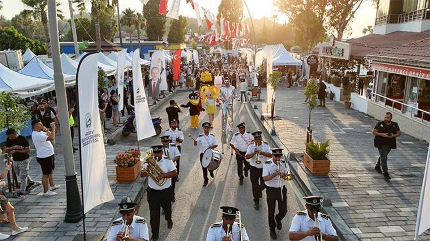 Hatay sokakları renklendi! Arsuz ziyaretçi akınına uğradı