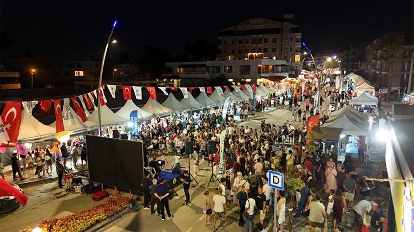 Hatay sokakları renklendi! Arsuz ziyaretçi akınına uğradı
