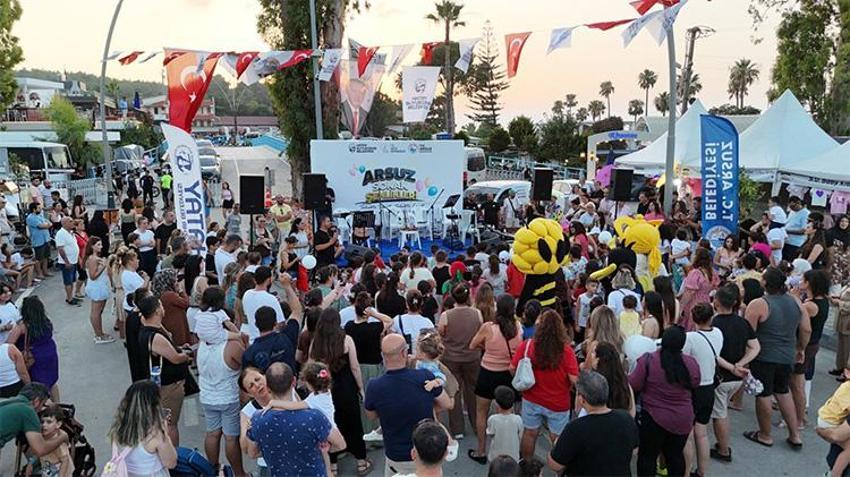 Hatay sokakları renklendi! Arsuz ziyaretçi akınına uğradı