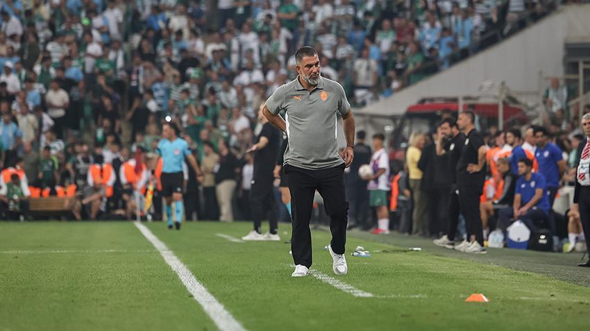 Arda Turan, Bursaspor'u öve öve bitiremedi: “Şampiyonlar Ligi’nde bile yok