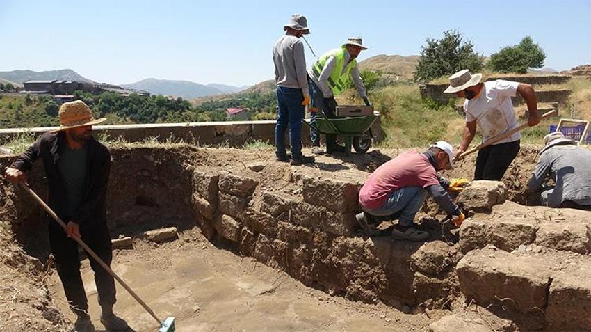 22 yıllık kazıda son aşamaya gelindi: Tarihi kale turizme açılıyor! Osmanlı dönemine ait gizli yollar ve kalıntılar gün yüzünde...