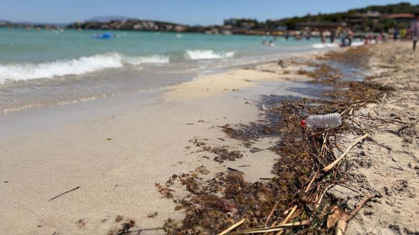 Çeşme bu yıl kirlilikten geçilmiyor: Tatilcilerden unutulmaz tepki