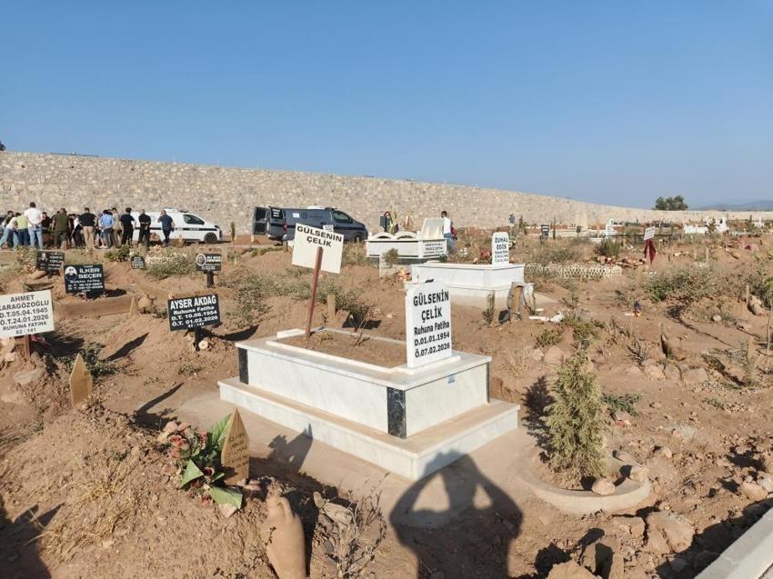 Aydın'ın kedileri vefalı çıktı: Mezarın başından ayrılmıyor