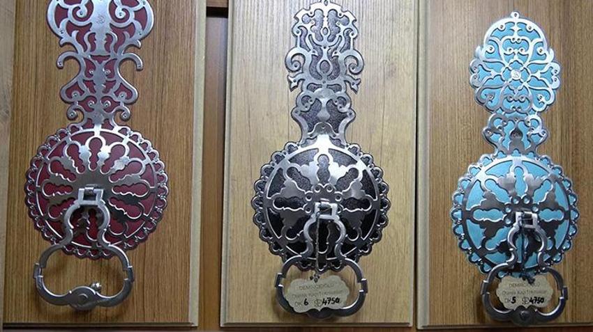 6 kuşaktır yaşatılan miras: Kemaliye’nin kapı tokmakları bu ailenin elinden çıkıyor