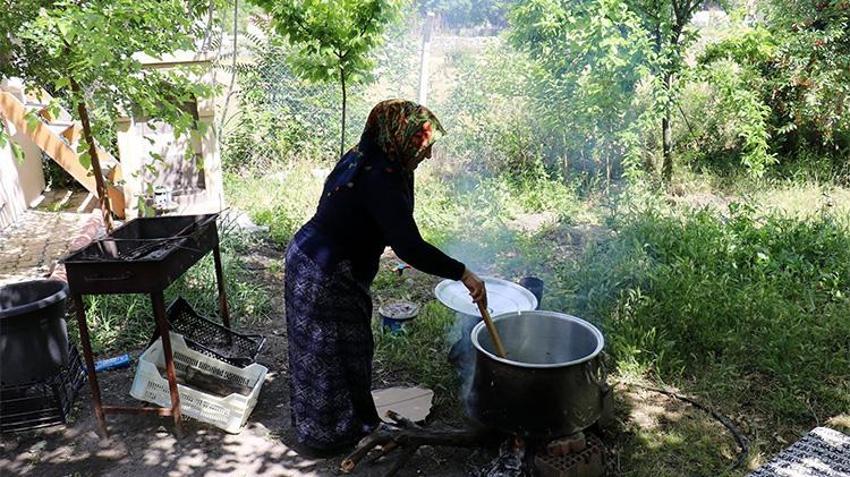 Güneş ışığıyla gelen doğal şifa! Erzincan'da asırlık lezzet için mesai başladı