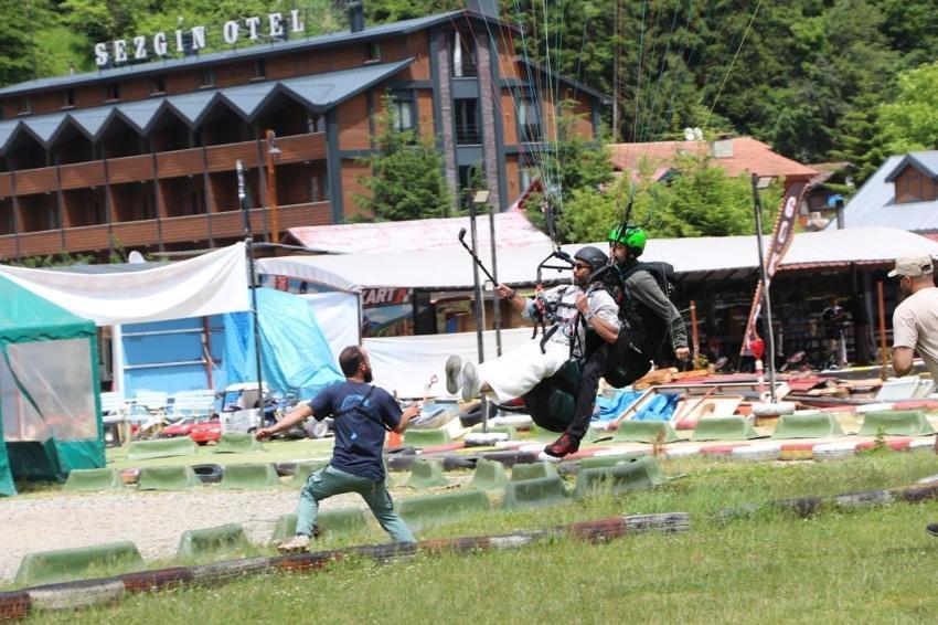 Trabzon'da yaz sezonunun en popüler aktivitesi! Turistler akın ediyor: 'Uzungöl sadece gölden ibaret değilmiş!'