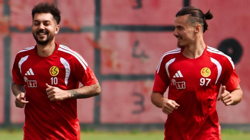 Eskişehirspor'da Hakan Şapcı transfer müjdesini verdi: Santrfor en kısa zamanda geliyor