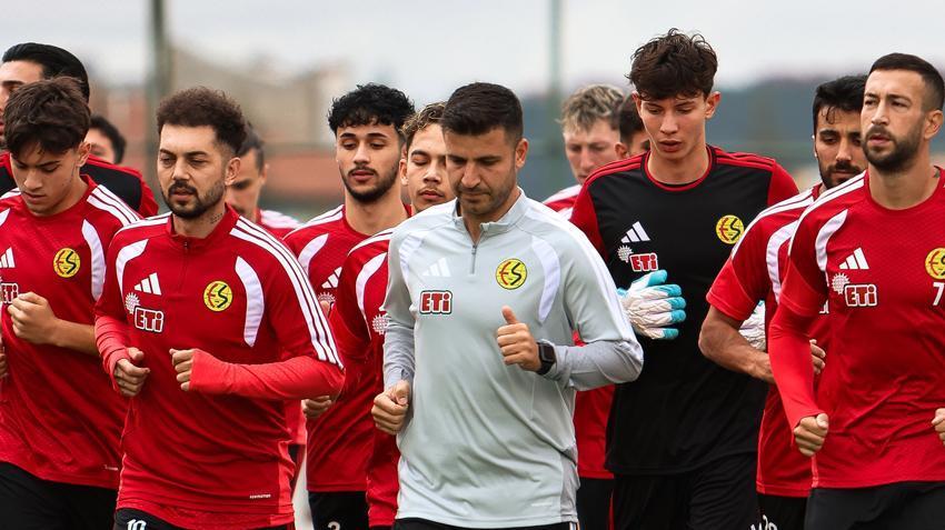 Eskişehirspor'da Hakan Şapcı transfer müjdesini verdi: Santrfor en kısa zamanda geliyor