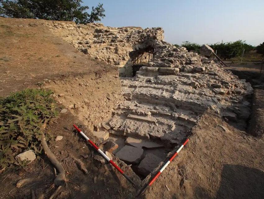 Efes’te sıra dışı mezar: 1200 yıl önce yan yana gömülen ikizlerin sırrı