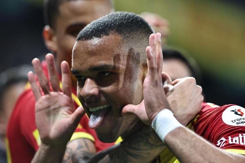 Göztepe’nin kasası dolacak! Dennis, Arda Okan değil Juan, 18 milyon Euro'ya transfer oluyor