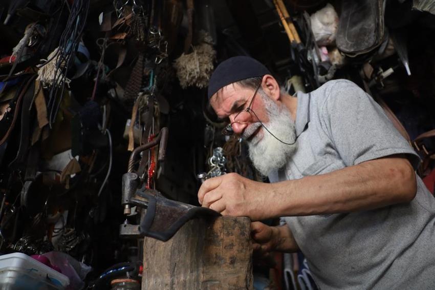 Dedesinden devraldı, 60 yıldır aynı tezgahta üretiyor! Yurt dışından sipariş yağıyor