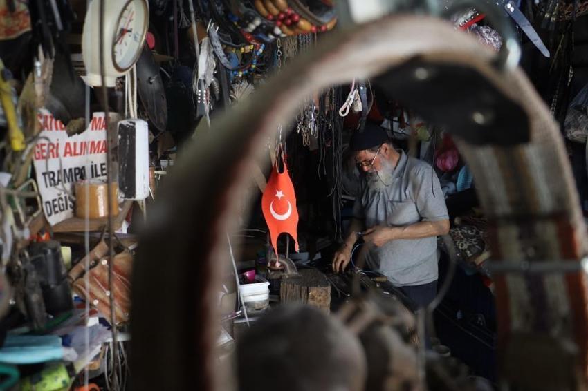 Dedesinden devraldı, 60 yıldır aynı tezgahta üretiyor! Yurt dışından sipariş yağıyor