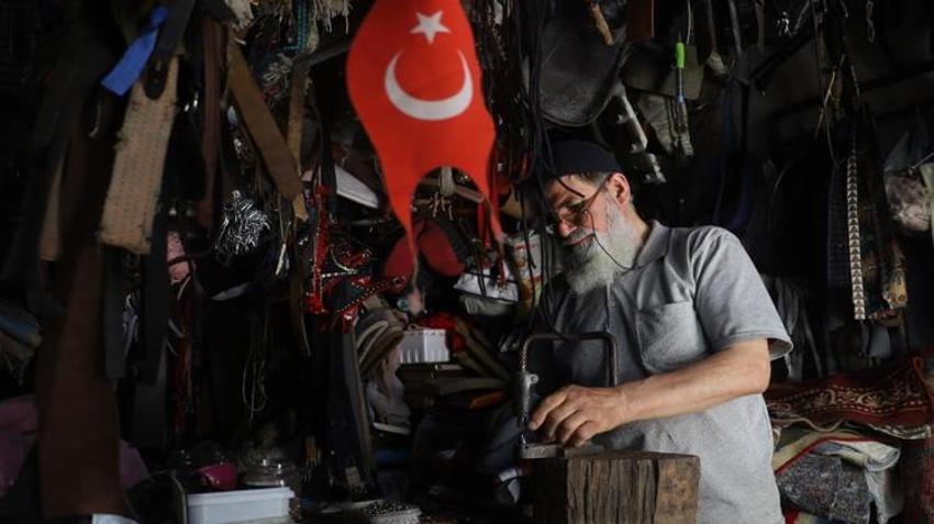 Dedesinden devraldı, 60 yıldır aynı tezgahta üretiyor! Yurt dışından sipariş yağıyor
