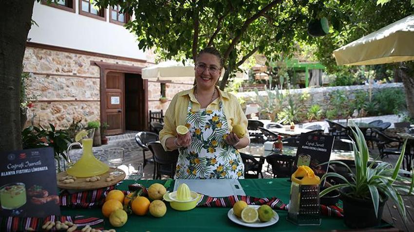 Türkiye'de benzeri yok: Görenler önce şaşırıyor sonra bağımlısı oluyor! Alanya'nın tescilli lezzeti yoğun ilgi görüyor
