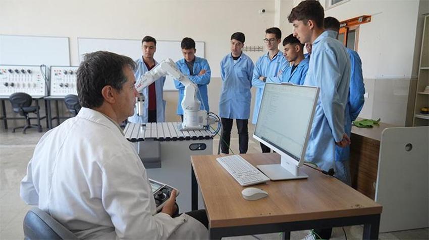 Liseden mezun olur olmaz kendi işini kuruyorlar! Artık ara eleman değil patron oluyorlar