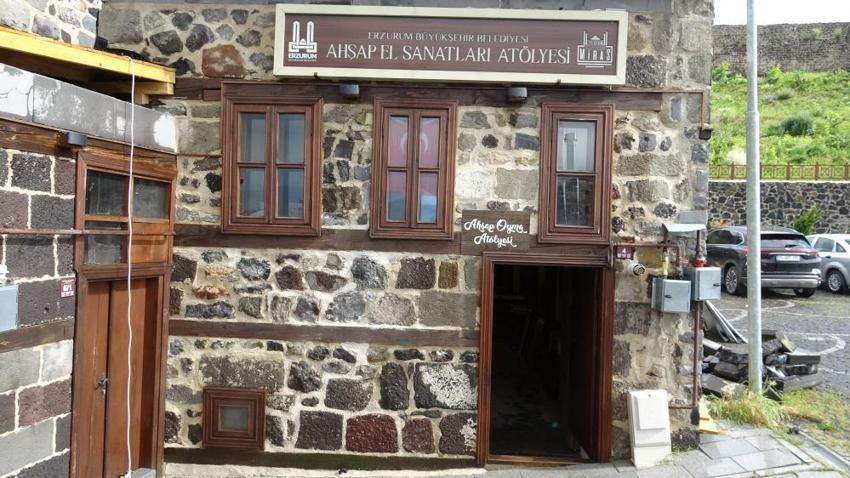 13 yaşında başladığı, 28 yıl sonra tezgah başına geçti, bakanlık tescilli kültür mirasçısı oldu! Unutulmaya yüz tutan sanatı yaşatmaya çalışıyor