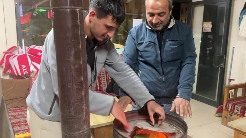 Türkiye sıcaktan pişerken yaz ortasında soba başında ısındılar!
