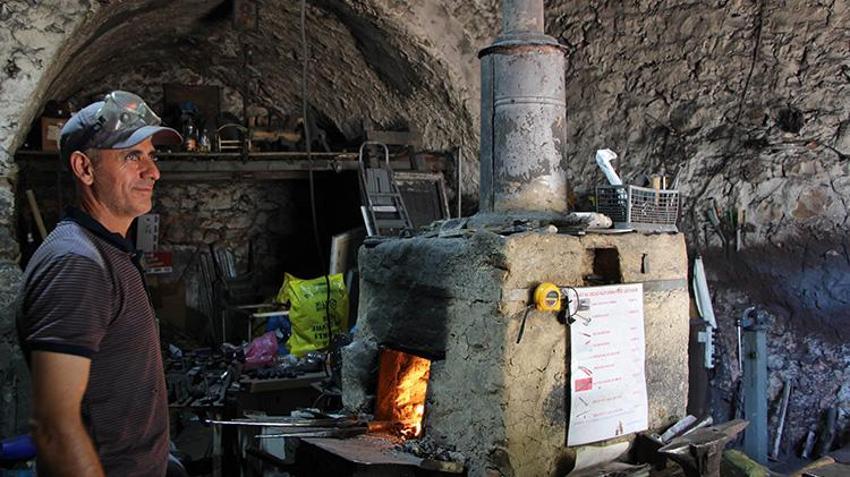 Mardin Ömerli'nin son süryani demirci ustası: 300 yıllık gelenek 8'inci kuşağa aktarılıyor!