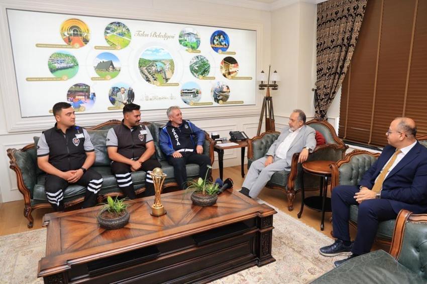 Kayseri'de Belediye çalışanları mesire alanında unutulan 700 bin TL'yi sahibine teslim etti!