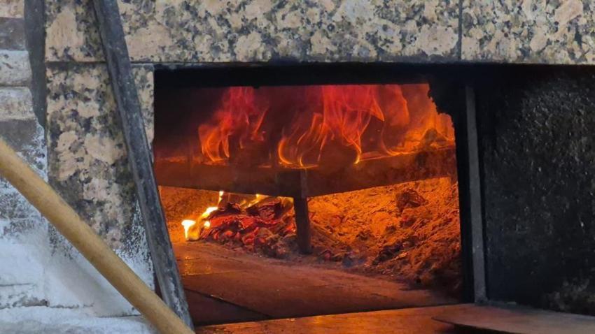 400 derecelik fırının başında 50 yıldır çalışıyor! Yarım asırlık pide ustası herkesi uyardı