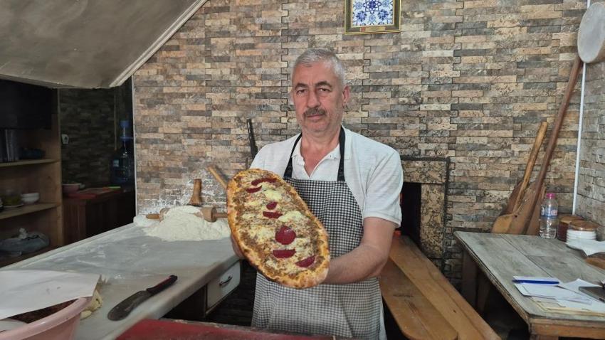 400 derecelik fırının başında 50 yıldır çalışıyor! Yarım asırlık pide ustası herkesi uyardı