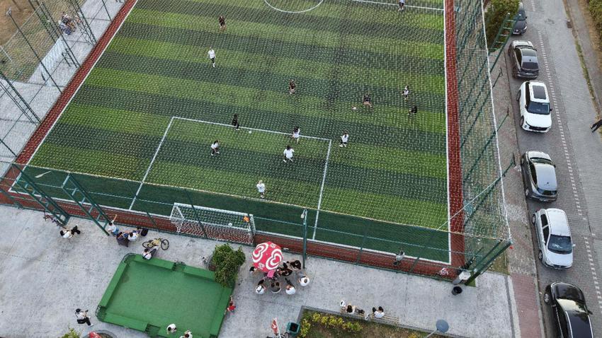 Samsun'da kadınlar halı sahada, erkekler evde çocuklarla