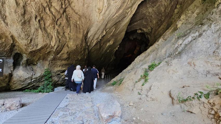 350 milyon yaşında ve Türkiye’nin en uzun 10’uncu mağarası olan Gökgöl Mağarası’na ziyaretçi akını