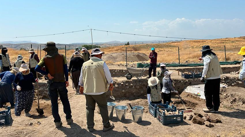 Avrupa ve Güney Kore'den Kayseri'nin köyüne geldiler! 78 yıldır sürüyor, dünyada daha büyüğü yok