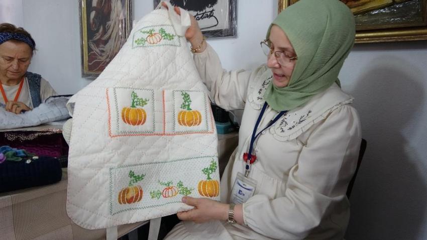 Trabzon'da kadınlar unutulmaya yüz tutan sanatlar için kolları sıvadı: Modern tasarımlarla hayat veriyorlar