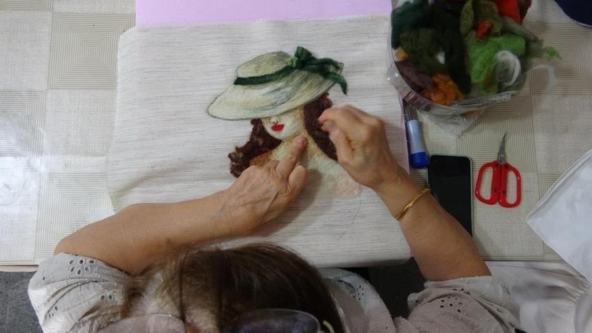 Trabzon'da kadınlar unutulmaya yüz tutan sanatlar için kolları sıvadı: Modern tasarımlarla hayat veriyorlar