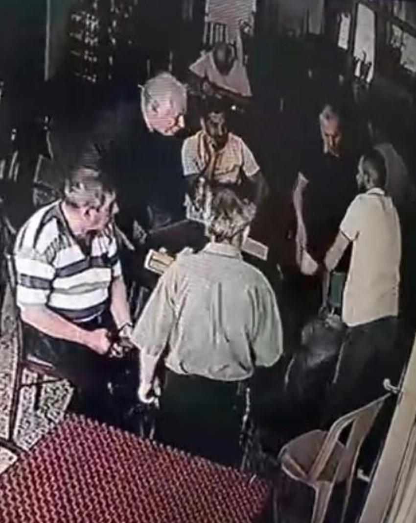 Ölümden döndü, okey oynamaya kaldığı yerden devam etti!