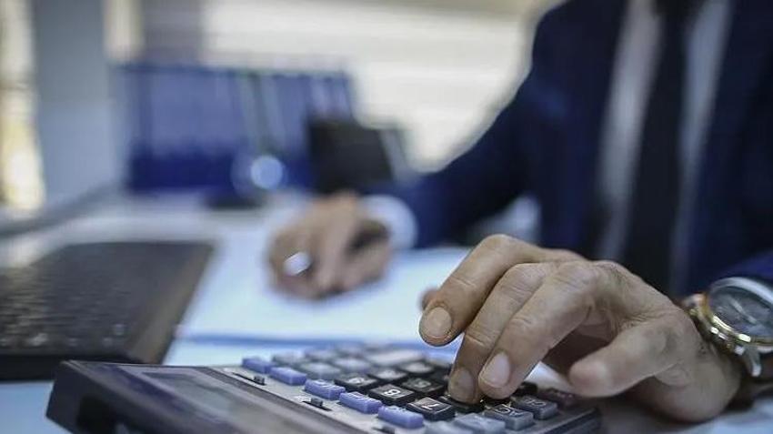 Binlerce sözleşmeli personeli ilgilendiren karar Resmi Gazete'de yayımlandı! Süre bitince de göreve devam edecekler
