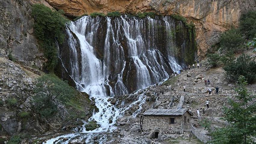 Kayseri'de 100 yıllık değirmen fotoğraf stüdyosu oldu: Ziyaretçi rekoru kırılıyor! Sosyal medyada gören buraya akın ediyor