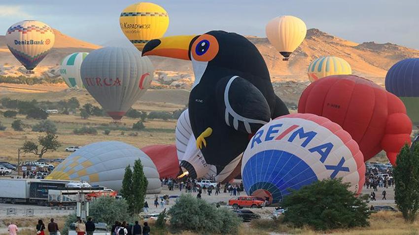 Kapadokya'da nefes kesen şölen! Binlerce kişi bu manzarayı görmek için akın etti