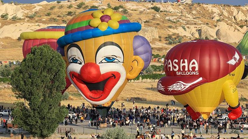 Kapadokya'da nefes kesen şölen! Binlerce kişi bu manzarayı görmek için akın etti