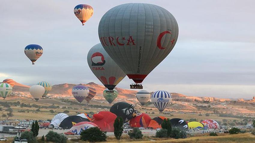 Kapadokya'da nefes kesen şölen! Binlerce kişi bu manzarayı görmek için akın etti