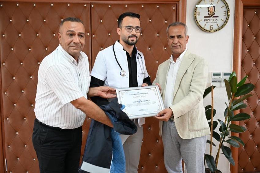 Kızıltepe Belediyesi'nde zabıtaydı, gösterdiği azimle doktor oldu! Zabıta yeleğini çıkarıp önlük giydi