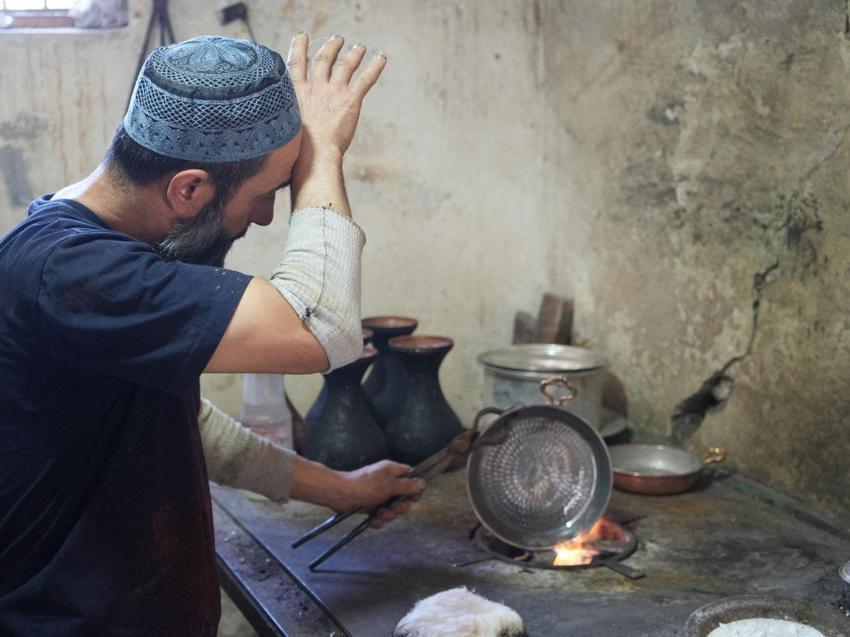 Gaziantep’te 80 derece sıcakta kalay ustalarının zorlu mesaisi
