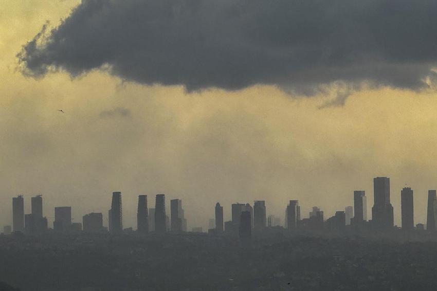 Gök gürültülü sağanak yağış ve kuvvetli fırtına uyarıları peş peşe geldi! Meteoroloji ve İstanbul Valiliği sarı kodlu alarm verdi