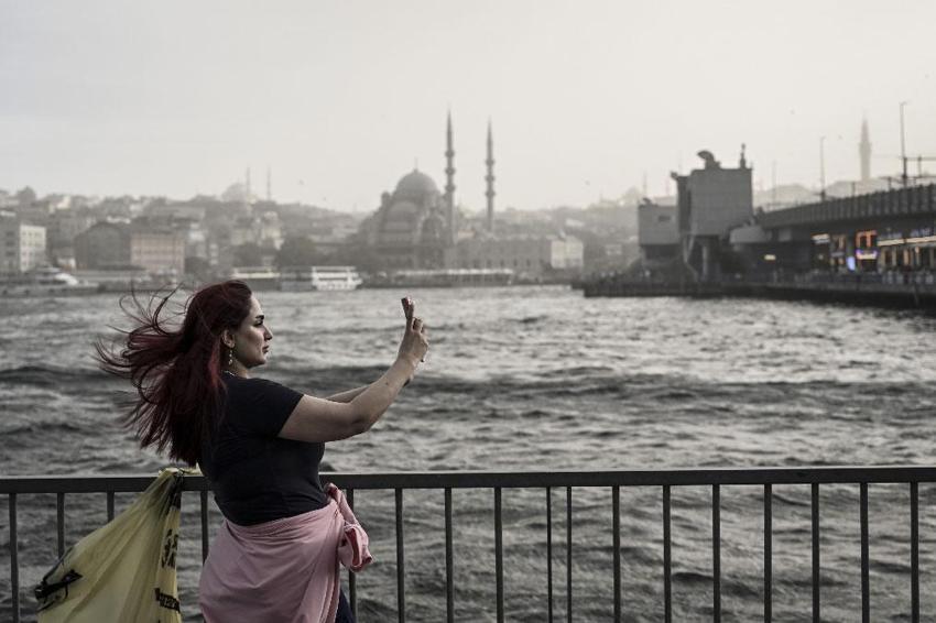 Gök gürültülü sağanak yağış ve kuvvetli fırtına uyarıları peş peşe geldi! Meteoroloji ve İstanbul Valiliği sarı kodlu alarm verdi